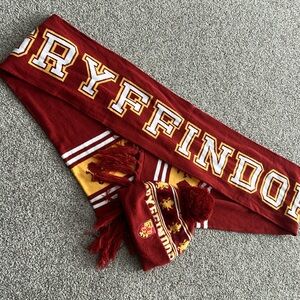 Harry Potter Gryffindor Scarf and Hat Set